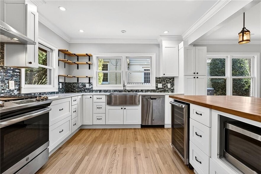 Building Photo - 1319 Chalmette Dr NE