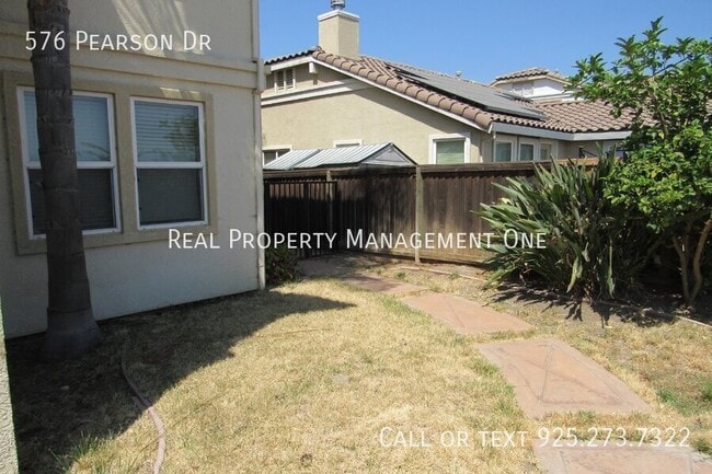 Building Photo - 576 Pearson Dr