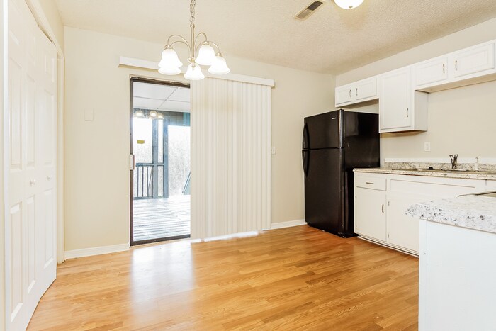 Building Photo - 732 Spring St