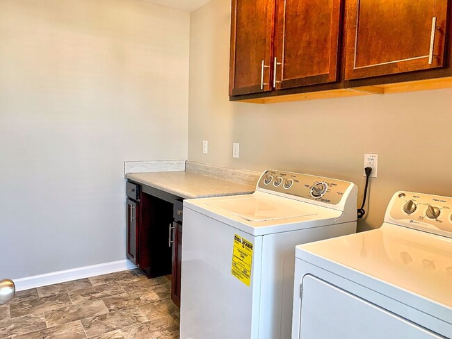 Building Photo - Available Early June! Gorgeous 3 BED 2.5 B...