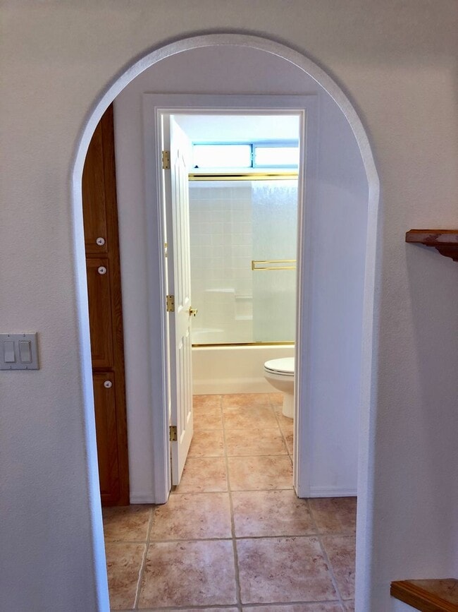 Building Photo - Great Home 3 Bedroom Home in Beautiful Nei...