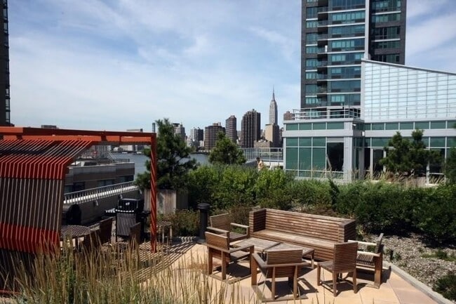 Building Photo - 1 bedroom in Long Island City NY 11109