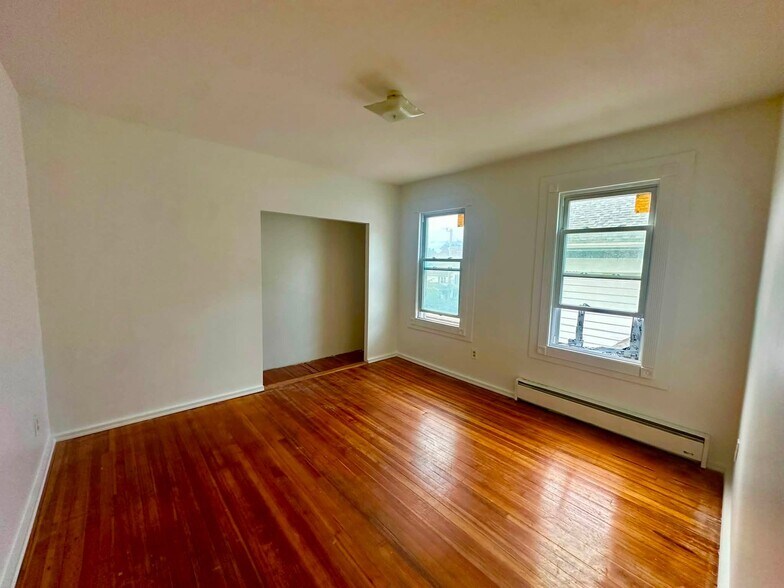 Building Photo - 142 S Whittlesey Ave