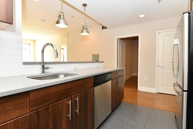 Building Photo - 100 Marshall St