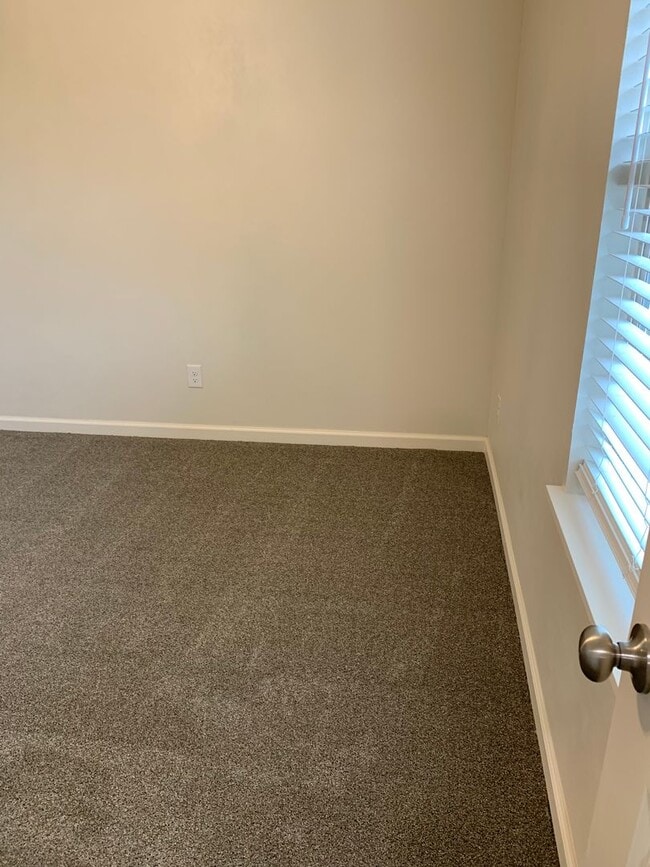 Building Photo - 3 bedroom, 2.5 bathroom, 2 car garage Gated Neighborhood