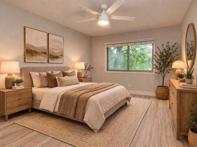 Building Photo - 505 W 7th St