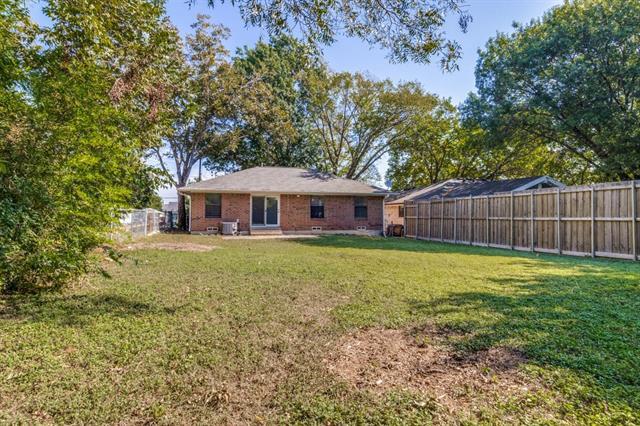 Building Photo - 10350 Country Club Dr