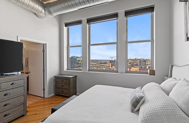 Building Photo - 2107 Grand Blvd