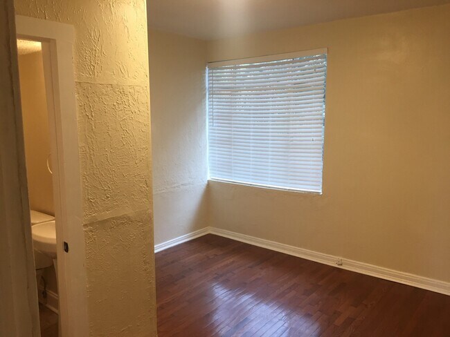 Building Photo - North Hyde Park Bungalow: Close to SOHO, Downtown & U.T.