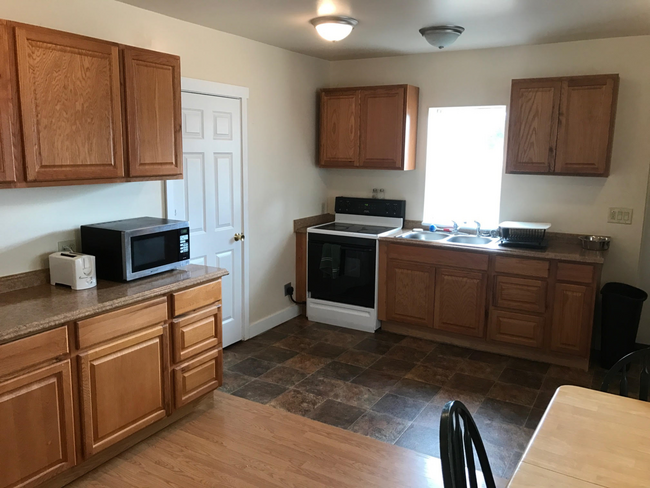 Building Photo - Short Term Rental - Available until 9/30/25