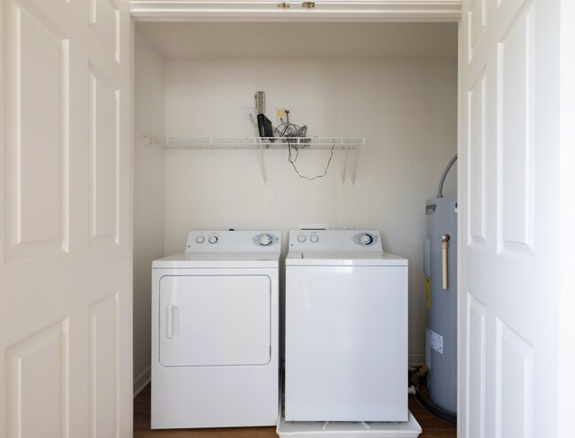 Building Photo - 3 Bedroom Apartment in University Village