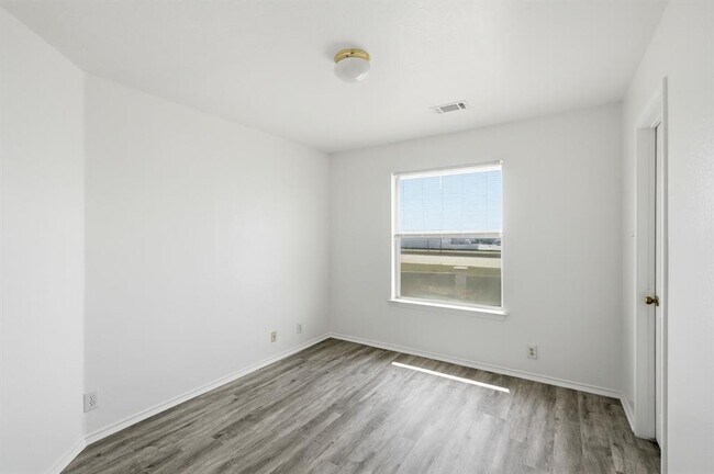 Building Photo - 2849 Southampton Way