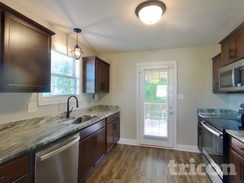 Building Photo - 2945 Lancelot Ln