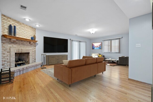 Building Photo - 5614 S Moody Ave