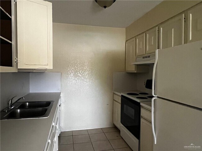 Building Photo - 7 Gastel Cir