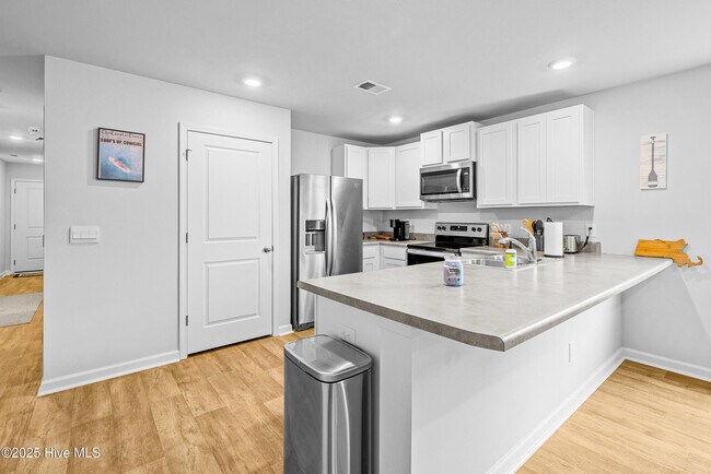 Building Photo - 214 Cleat Dr