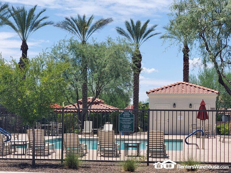 Building Photo - 848 E Constance Wy