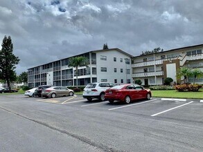 Building Photo - 588 Mansfield M