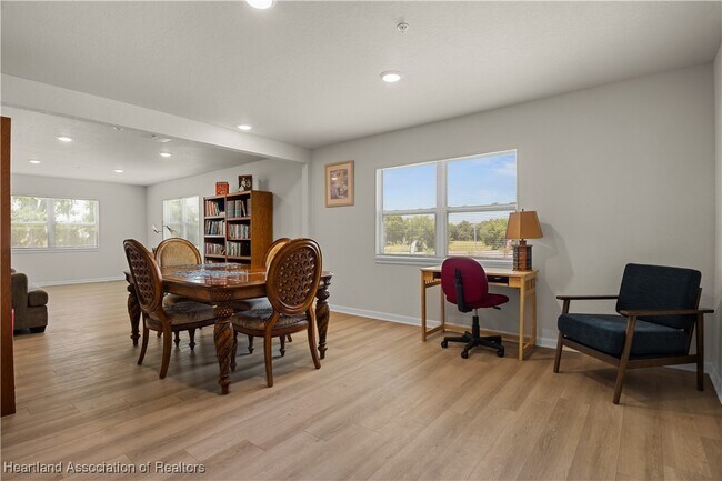 Building Photo - 260 Spanish Moss Cir