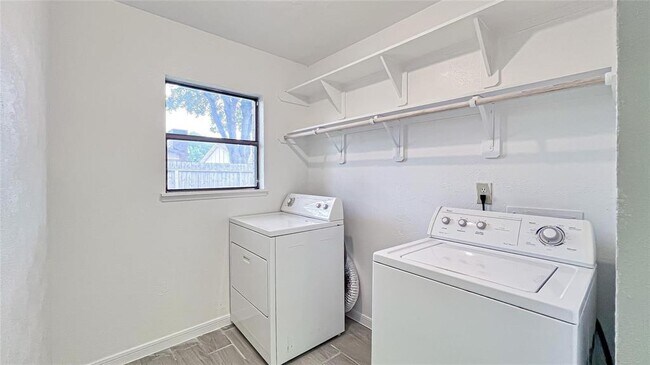 Building Photo - 16822 Macleish Dr