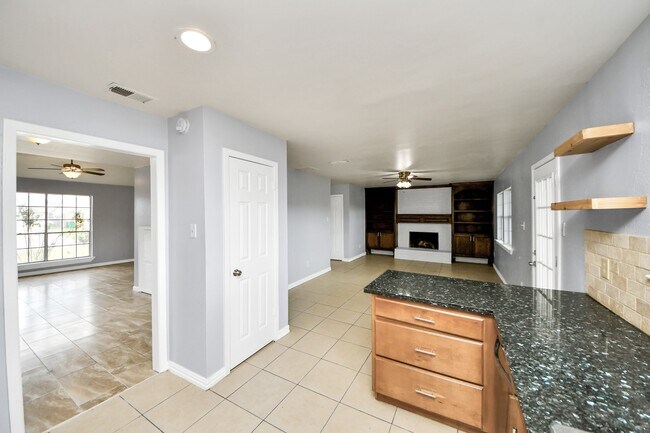 Building Photo - 23927 Verngate Dr