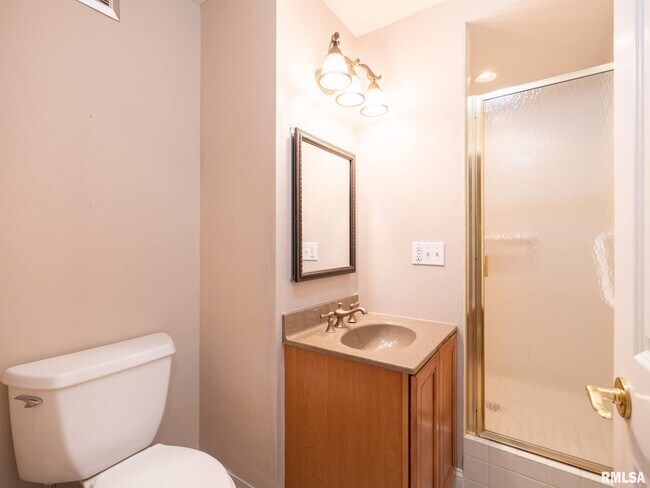 Building Photo - 123 SW Jefferson Ave