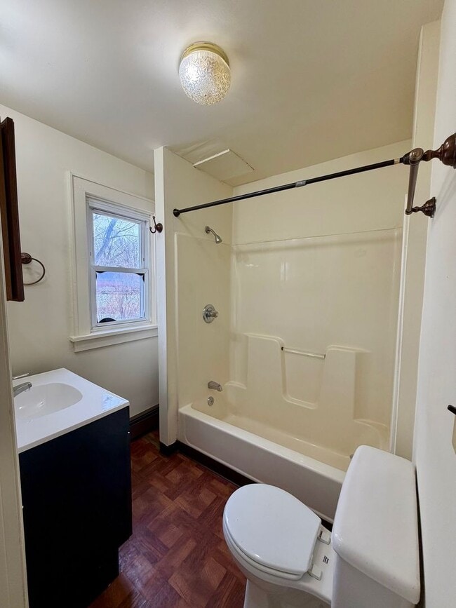 Building Photo - 94-96 Greenkill Ave