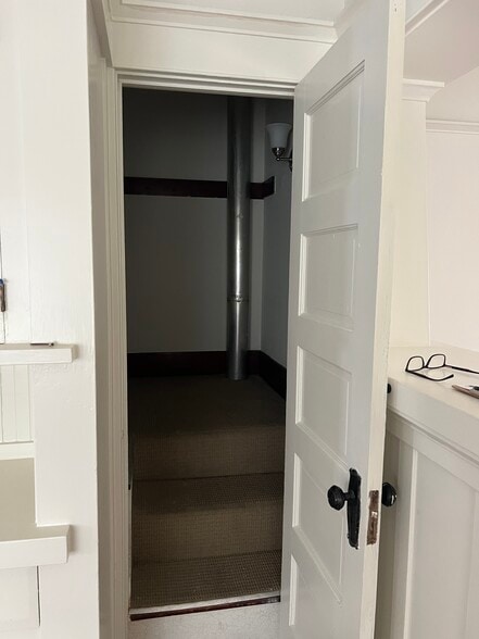 Building Photo - 640 W 16th St