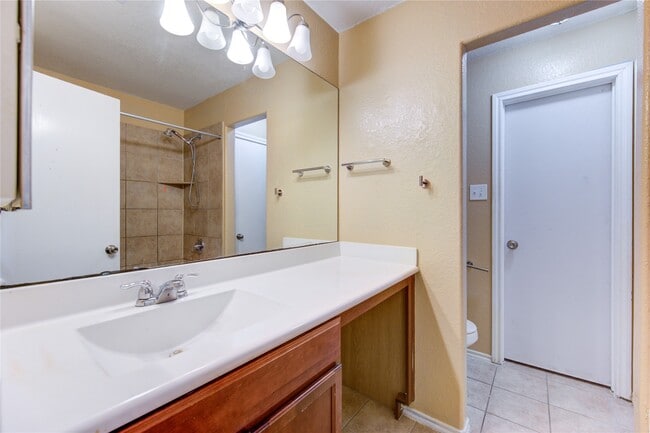 Building Photo - 2002 Collins Rose Ct