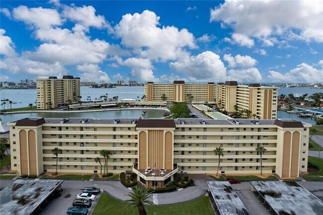 Building Photo - 4650 Cove Cir