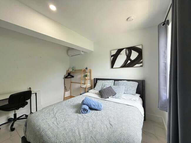 Building Photo - 261 NW 34th St