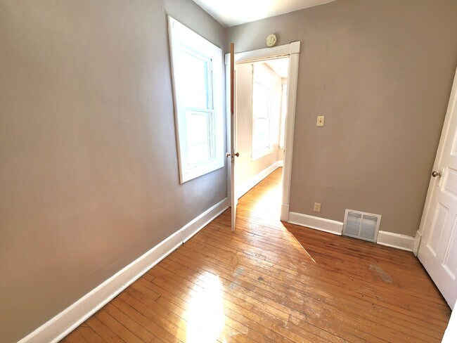 Building Photo - ENTEGJ - 3027-3029 N Holton Ave