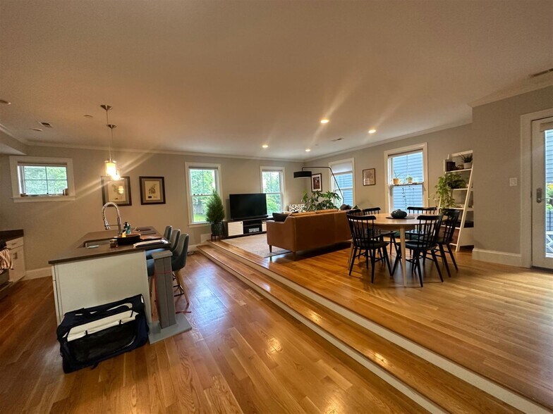 Building Photo - 22 Linden Ave