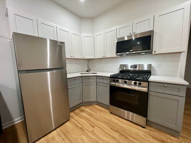Building Photo - Newly Renovated 2-Bedroom Apartment in Hunting Park! PHA ACCEPTED!