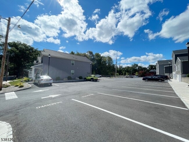 Building Photo - 10 Ryerson Rd