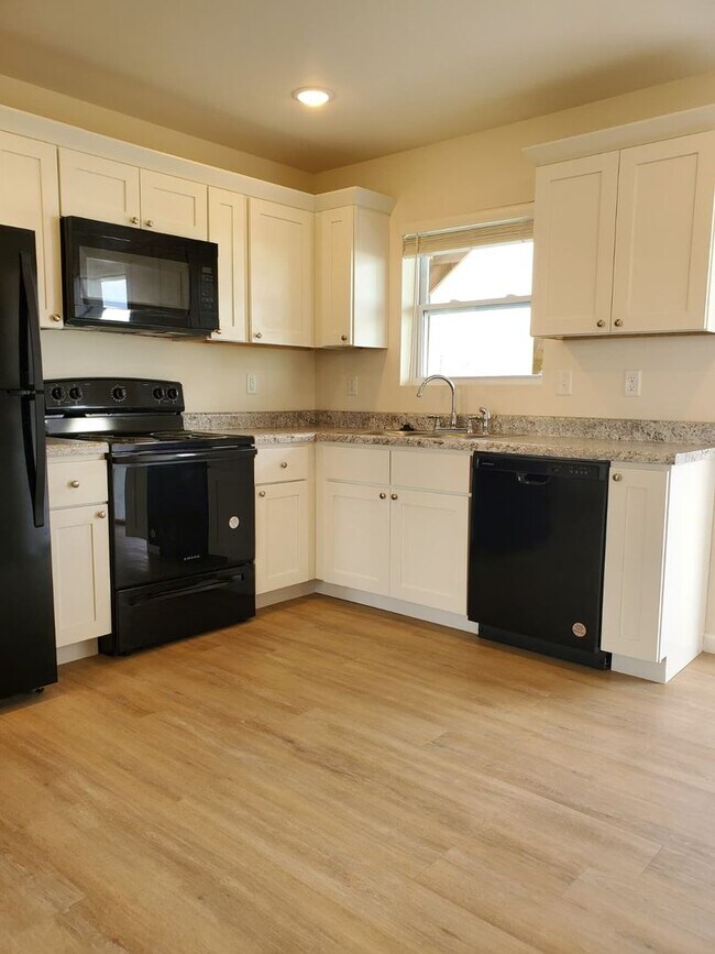 Building Photo - 323 Cedar Cove Ln