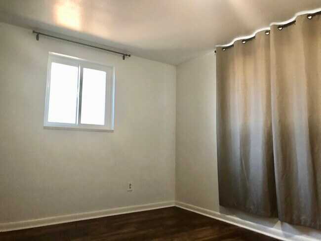 Building Photo - Stunning Duplex in Greeley