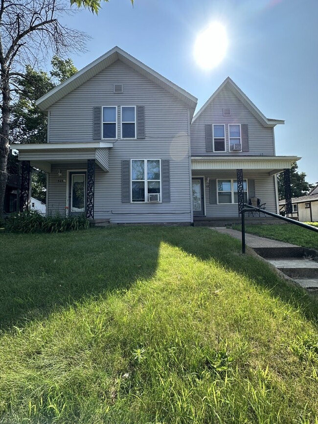 Primary Photo - Great 1 bed 1 bath, not far from UWEC and Downtown Eau Claire