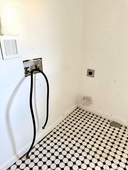 Building Photo - 460 Prospect Dr