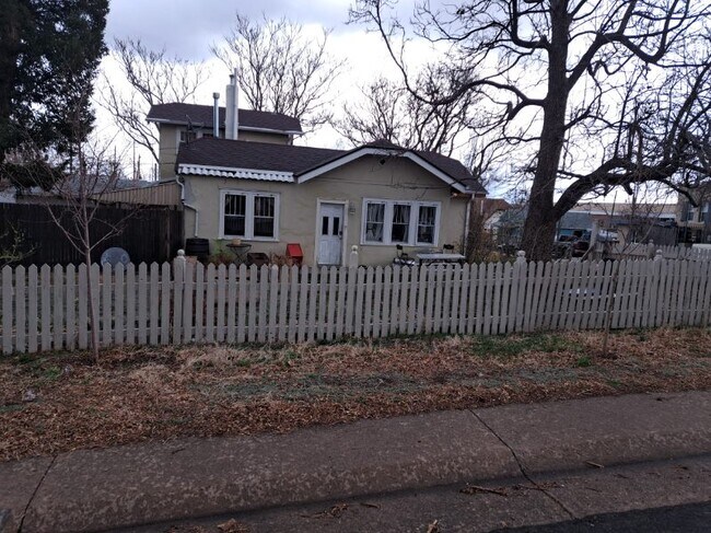 Building Photo - 1289 W Custer Pl