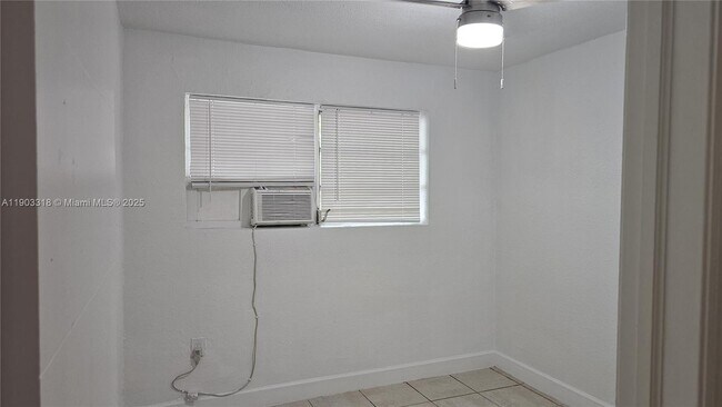 Building Photo - 1004 NW 3rd Ave