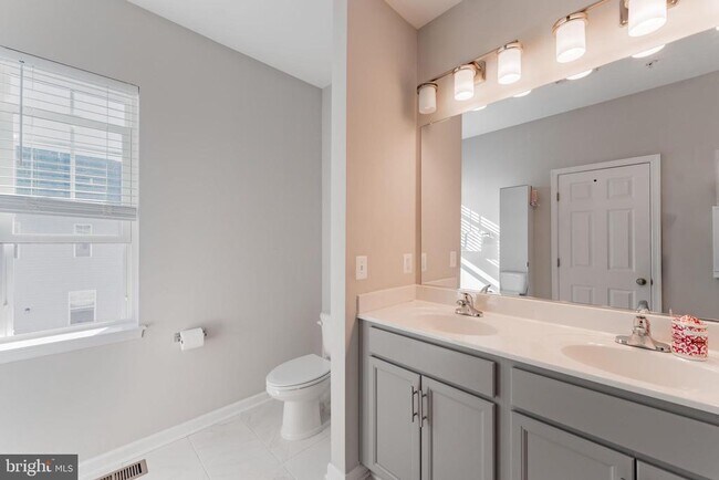 Building Photo - 14302 Potomac Heights Ln