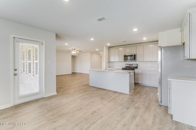 Building Photo - 1057 Enclave Cir
