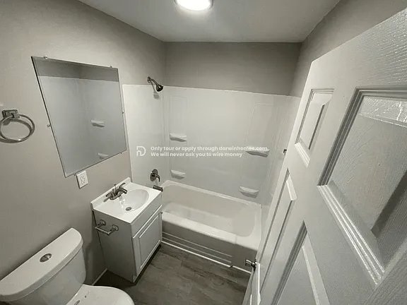 Building Photo - 1423 E Resthaven Rd