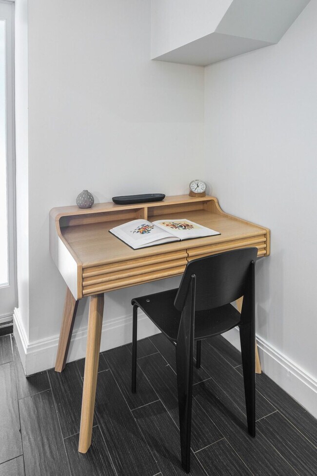 Building Photo - 4 York Ave