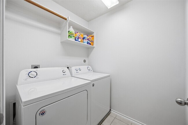 Building Photo - 8813 Elm Drake Ln