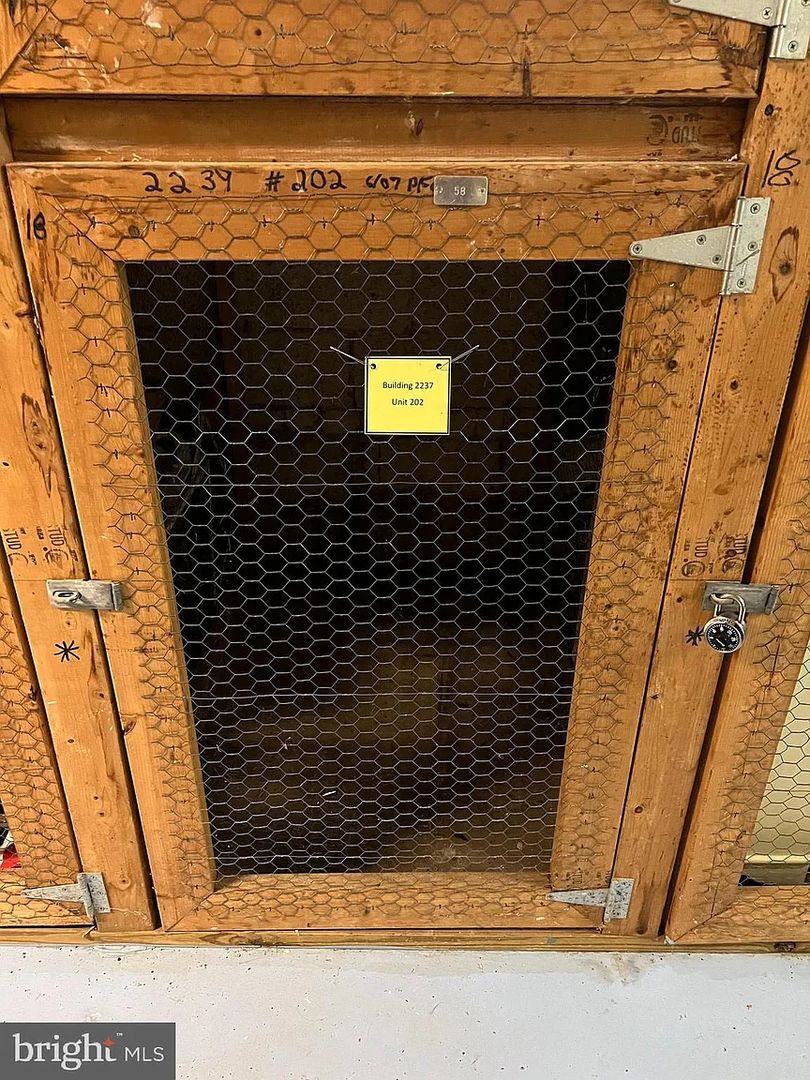 Building Photo - 2237 Farrington Ave