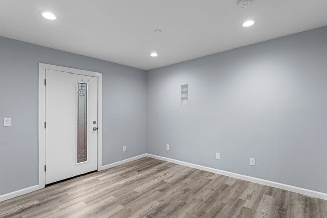 Building Photo - Stunning Remodeled 3-Bed, 3.5-Bath Home with Two Kitchens & Expansive Private Driveway in La Mesa!