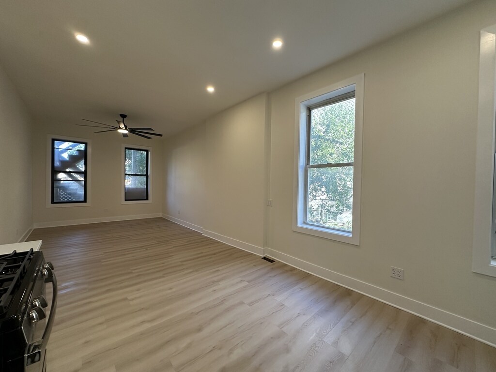 Building Photo - 1322 W Ohio St