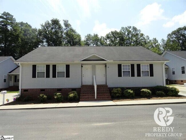Primary Photo - 2 Bed / 2 Bath Duplex near Cherrydale